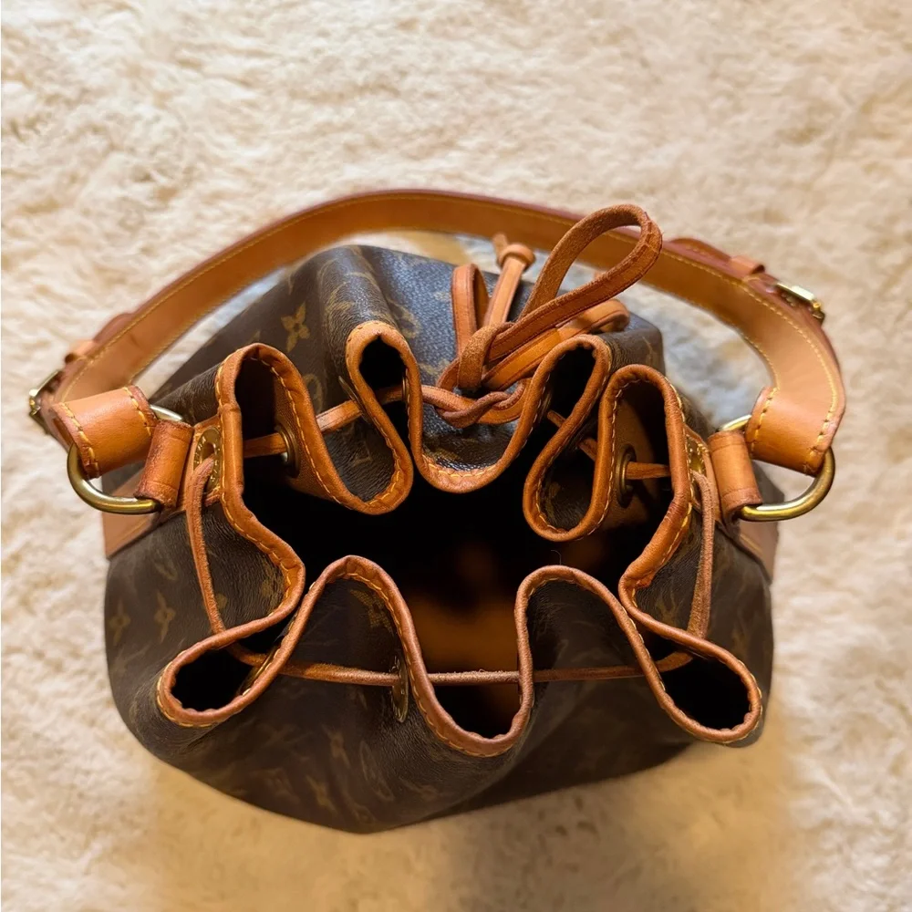 Louis Vuitton Monogram Canvas Noé Bucket Bag in Brown & Tan